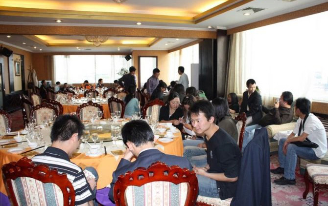 2009年2月29日，昆明天度网络公司多名员工生日之际，公司在滇池路“西贡码头.中云名菜馆”举办了集体生日宴会。天度部分同事及天度部分客户共计100余人参加了本次活动。